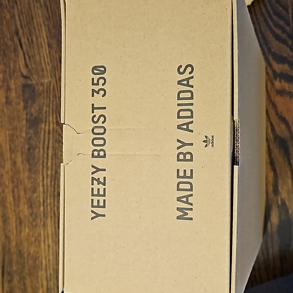 Yeezy Boost 350 V2 OAT - Picture 9 of 10